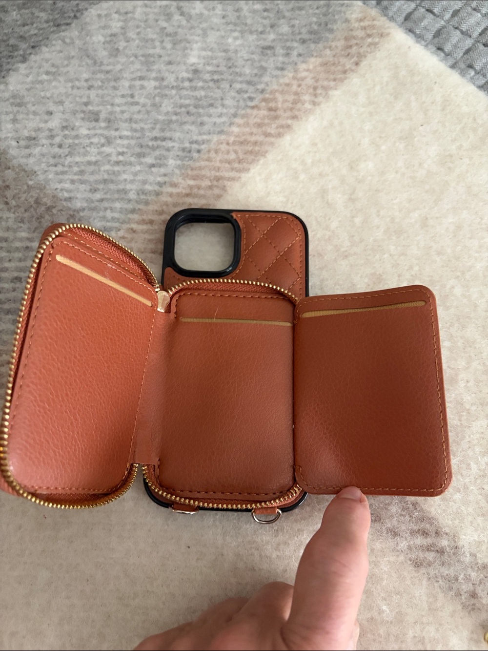IPHONE 15 Quilted Crossbody Phone Bag - Brown Excellent condition - Picture 3 of 4